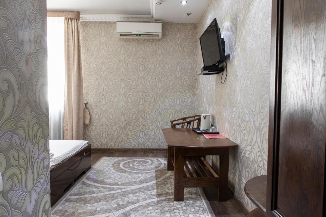 Nur M Tashkent Exterior foto
